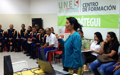 UNES brindó formación sobre abordaje comunitario a la academia de Polisotillo